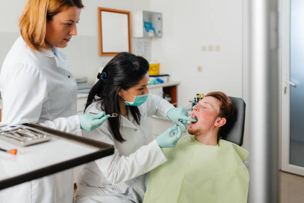 Best Emergency Dental Extractions in Parklawn, CA